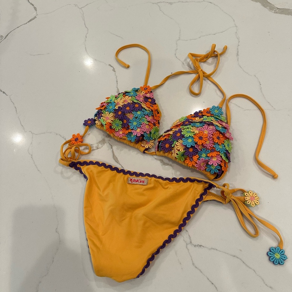 Flower bikini! - Picture 4 of 5